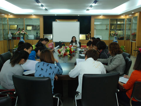 张蕾名师工作室开展评课总结活动